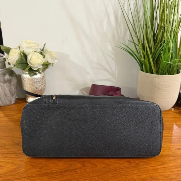 Pour La Victoire Black Leather Hobo Shoulder Bag with a Burgundy Strap - Picture 4 of 11